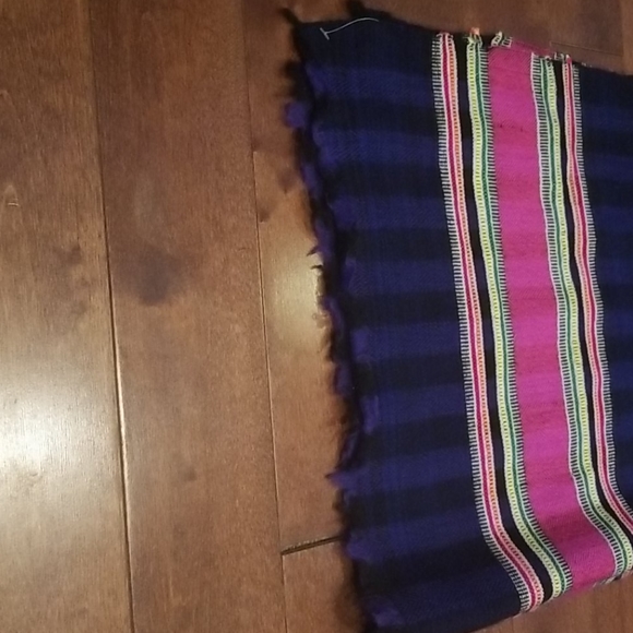 Beautiful wool scarves. - Picture 4 of 5